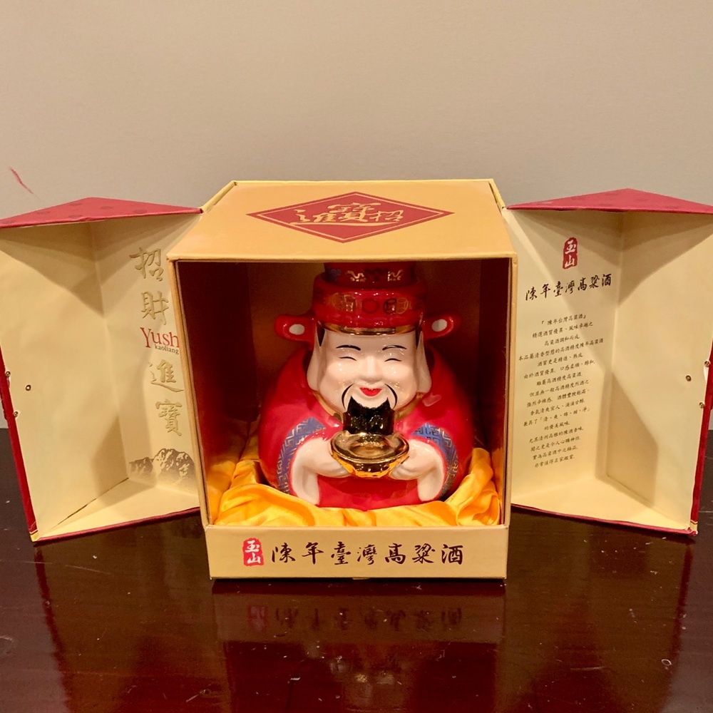 Decorative Yushan Kaoliang Chiew Taiwan Bottle